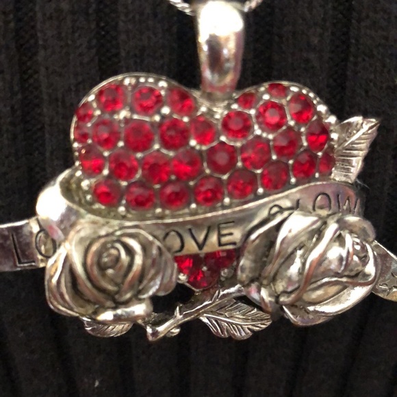 Love love love ❤️ roses 🌹 & hearts rhinestone & silver tone quality necklace - Picture 8 of 10
